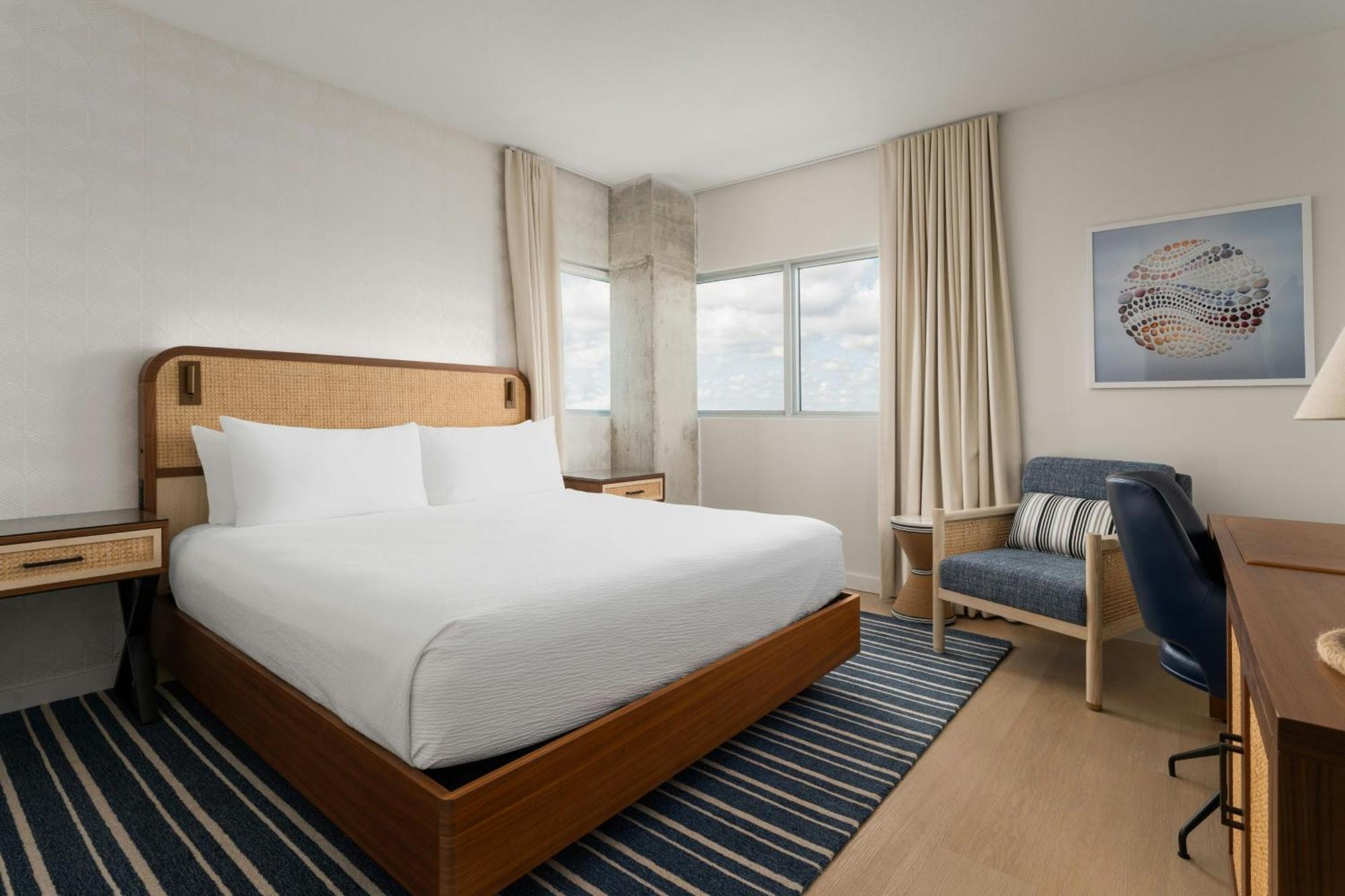 Suíte com Cama King-size, Varanda e Sofá-cama