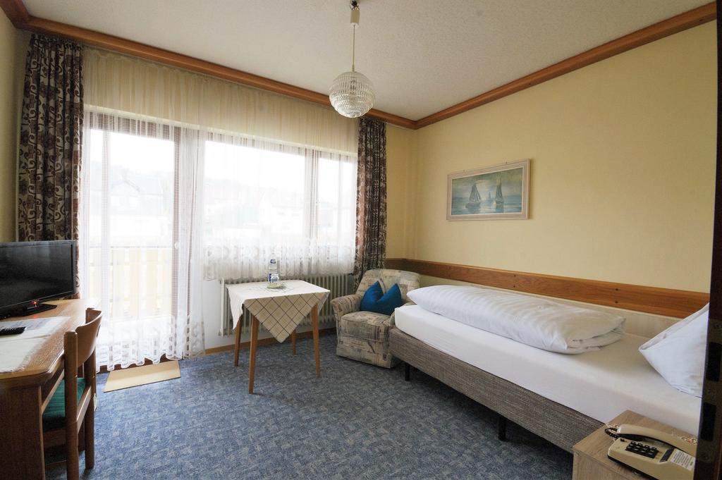 Einzelzimmer mit Balkon
