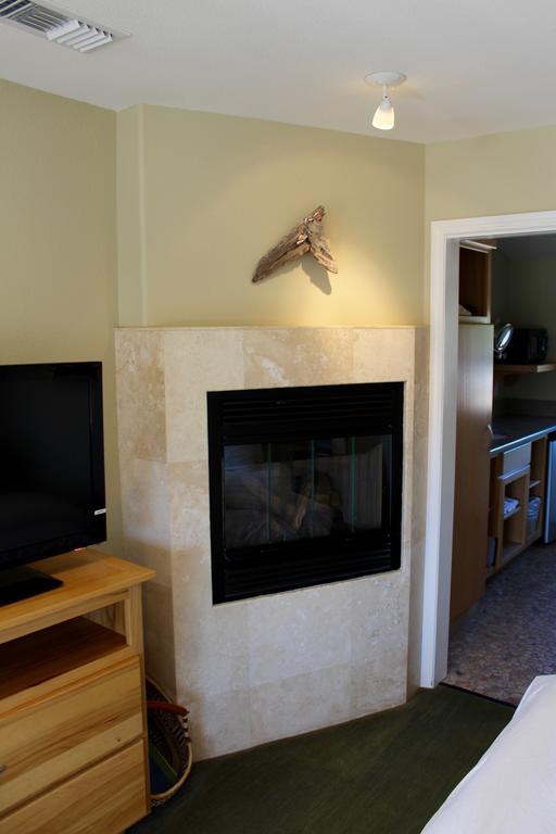 King Room with Partial Sea View