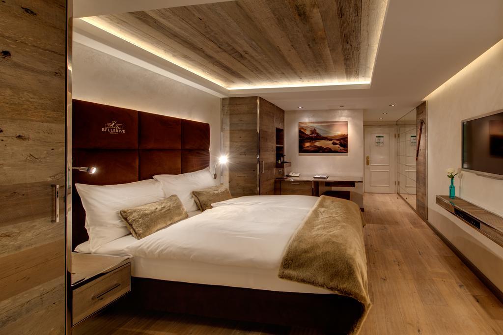 Habitación acogedora y elegante