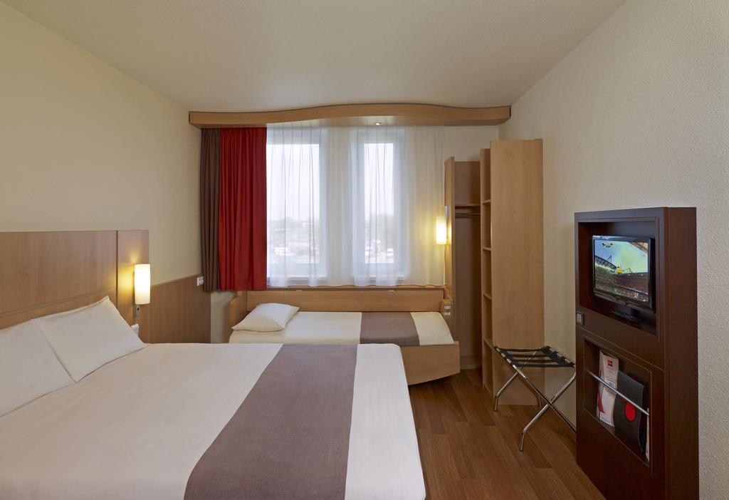 Camera Familiare Standard con 1 Letto Matrimoniale e 1 Letto Singolo