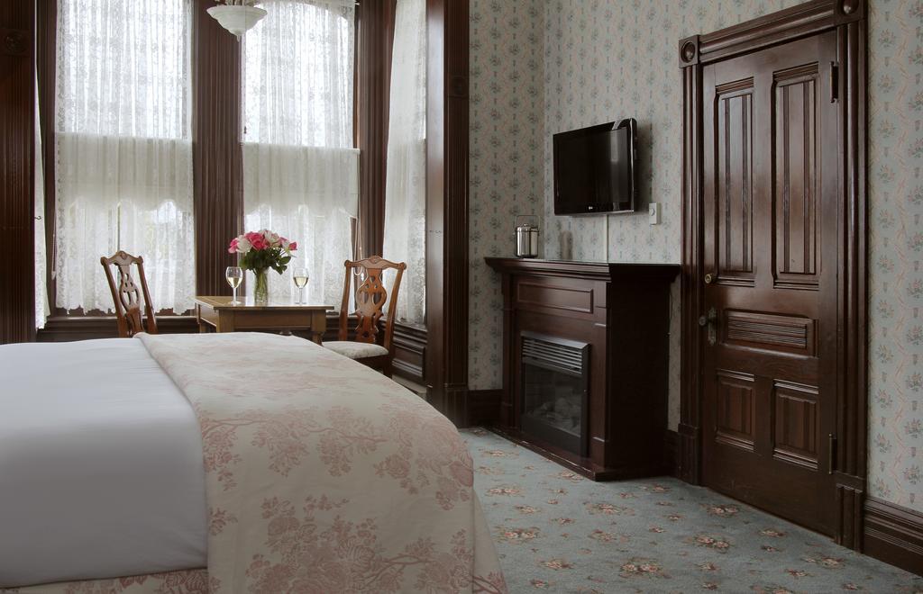 Two-Bedroom King Suite