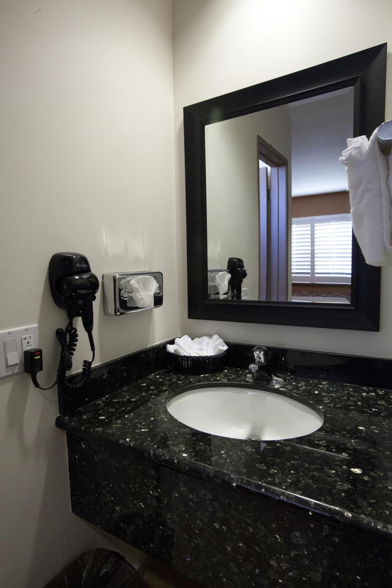 Chambre Lit Queen-size - Accessible aux Personnes à Mobilité Réduite