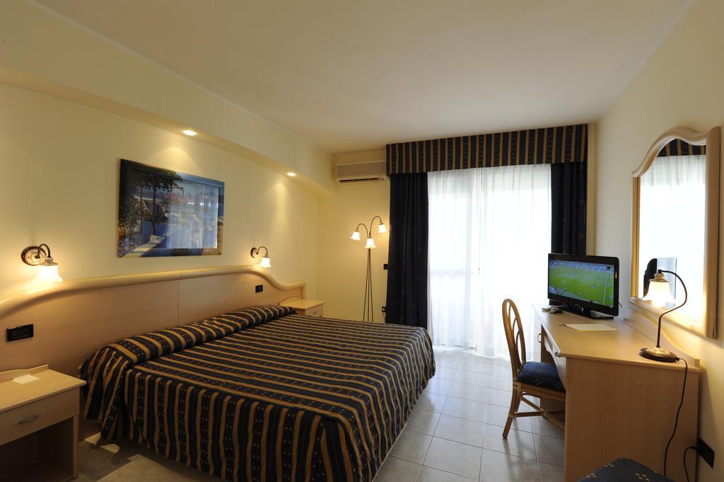 Camera Matrimoniale con Letto Supplementare