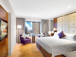Deluxe King Room with Club Lounge Access