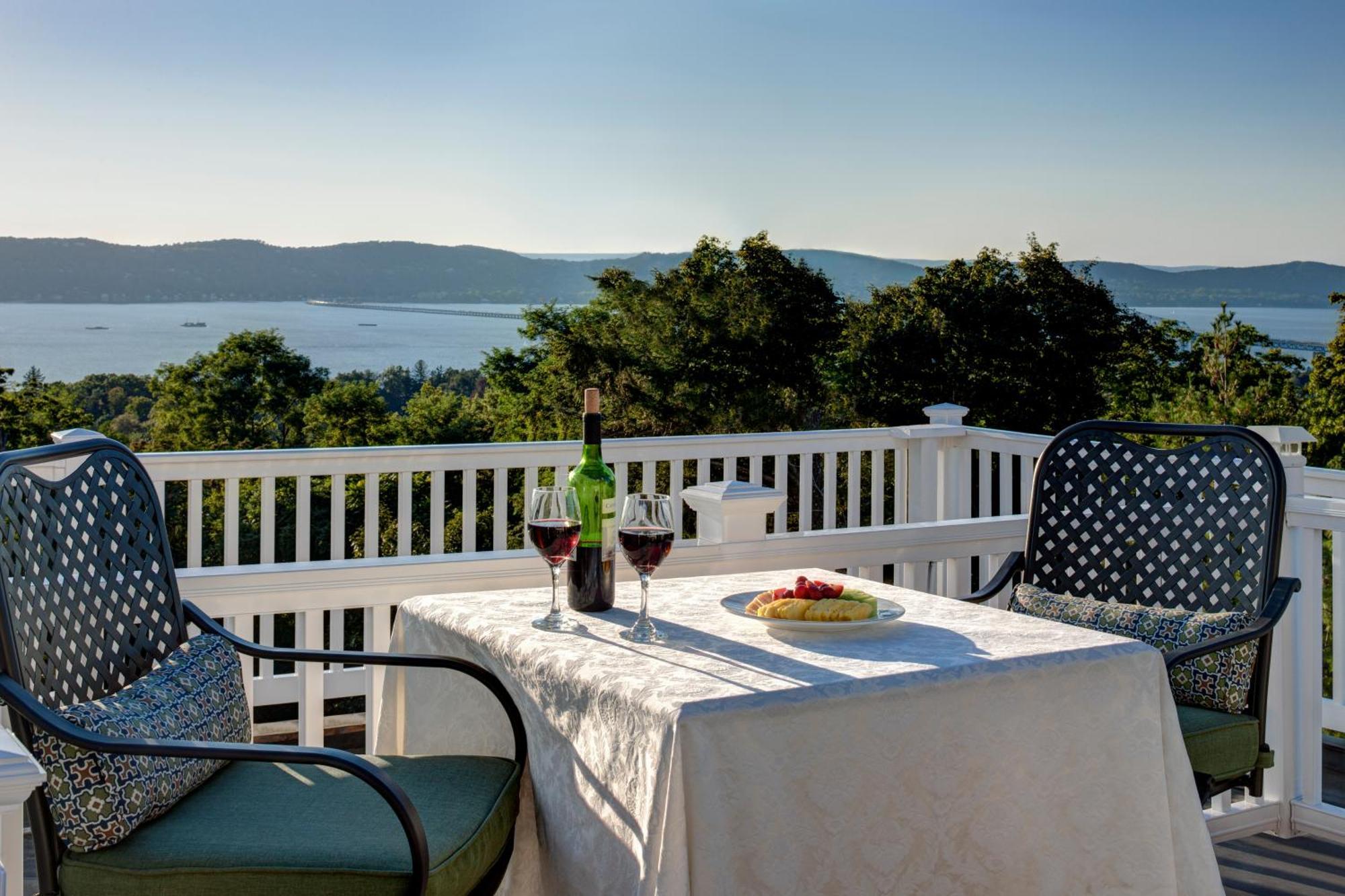 King Mansion Sundeck