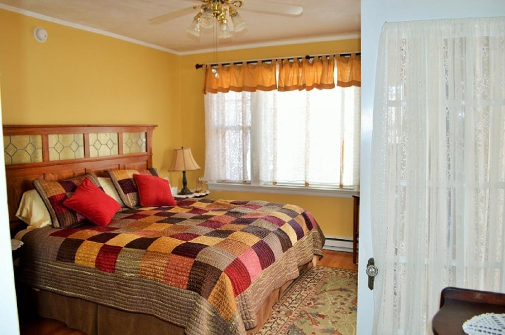 Deluxe Suite with Spa Bath