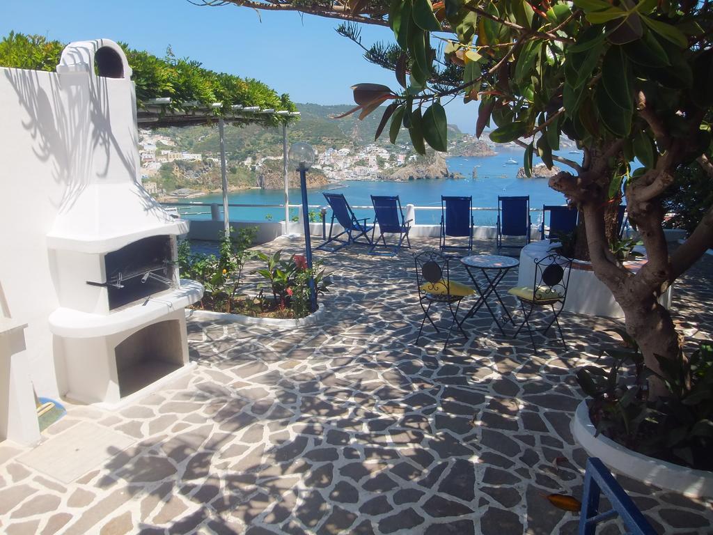 Appartamento con 2 Camere da Letto, Terrazza e Vista Mare