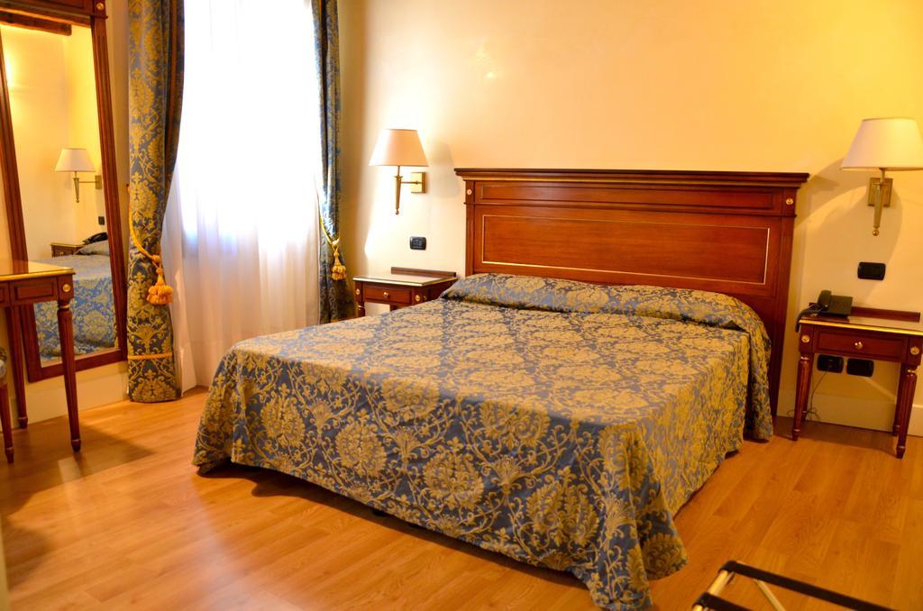 Quarto Queen com Vista Canal