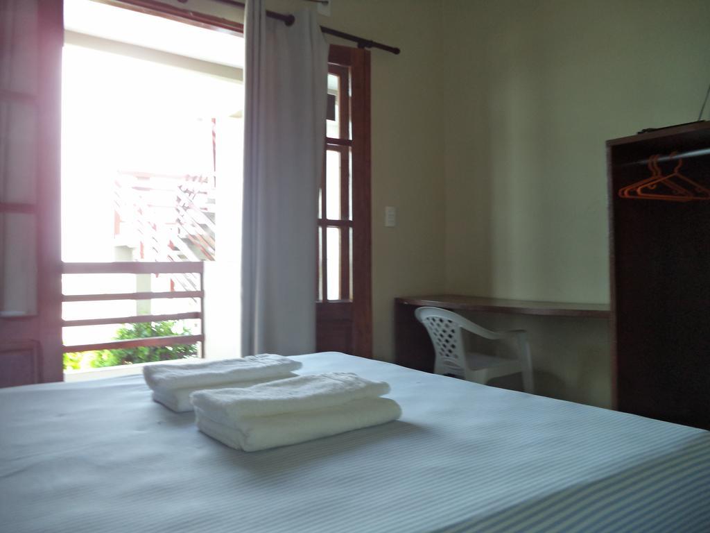 Quarto Triplo com Varanda e Vista para o Mar