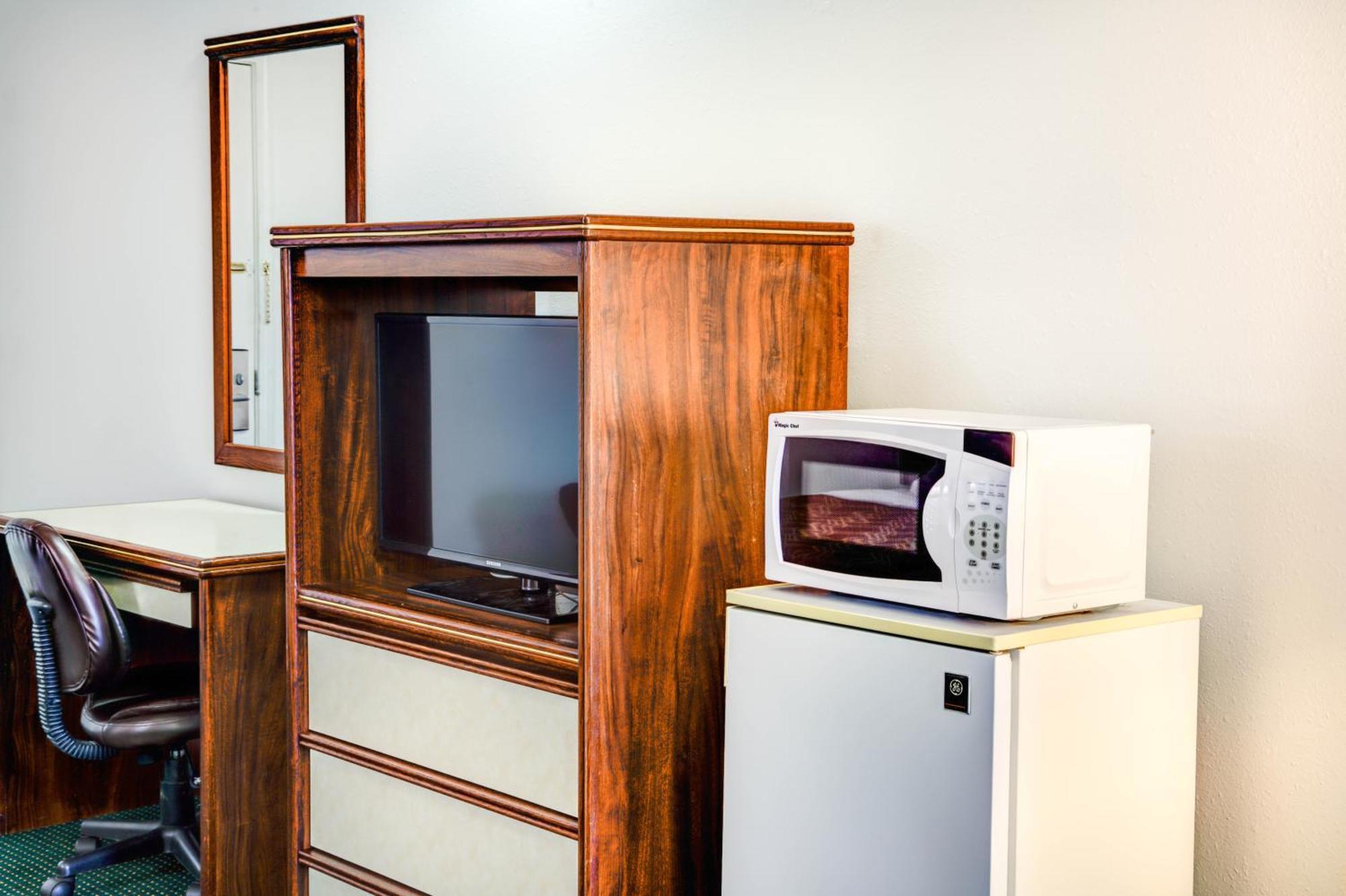 Queen Room with Ocean View - Non-Smoking