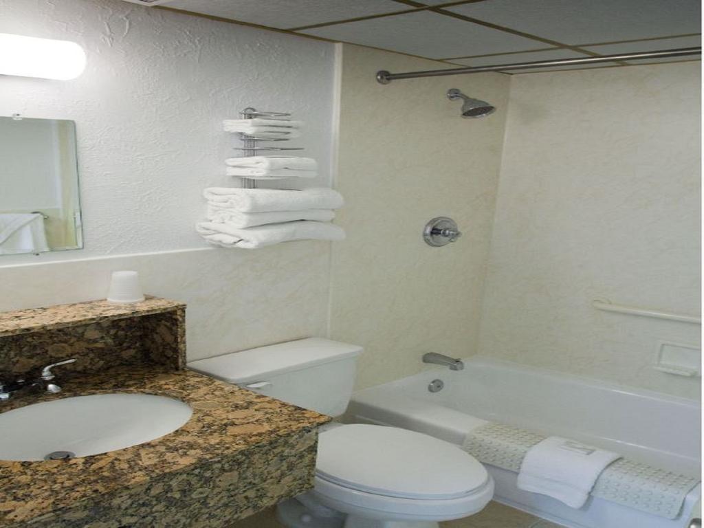 Single Room with Two Double Beds - Room H