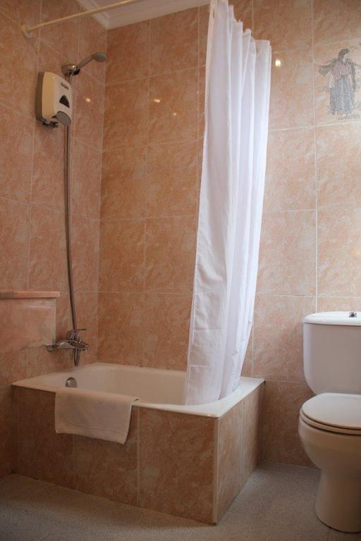 Habitación Doble con baño privado - 2 camas