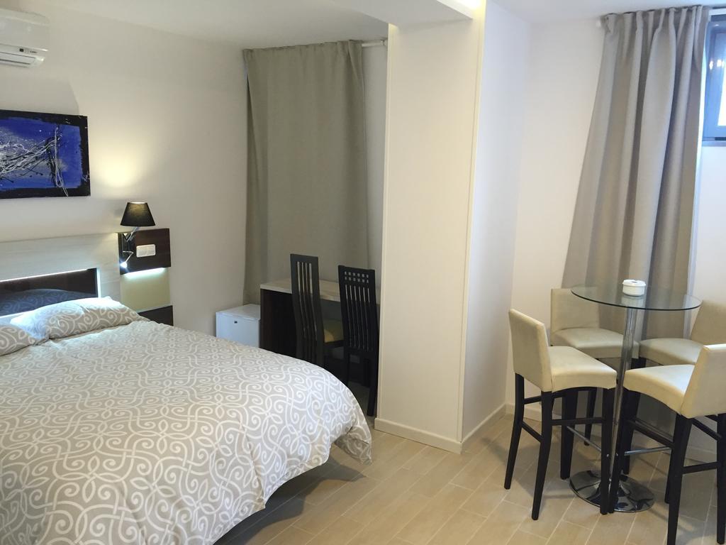 Double or Twin Room,228040400:JPEG