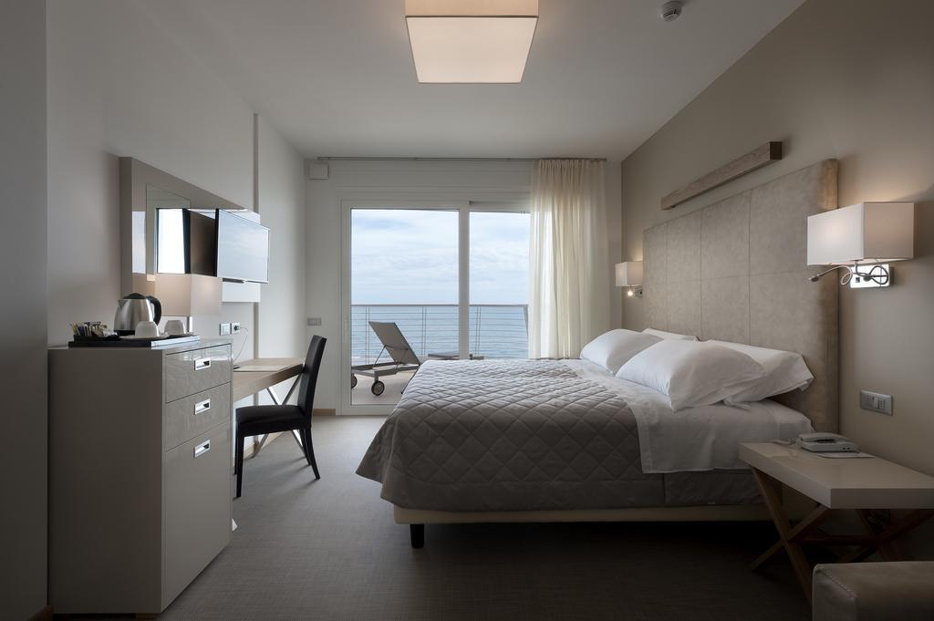 Deluxe Doppel-/Zweibettzimmer mit Meerblick