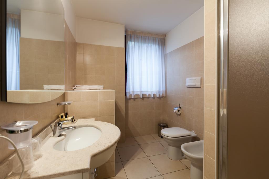 Triple Room,215990435:JPEG
