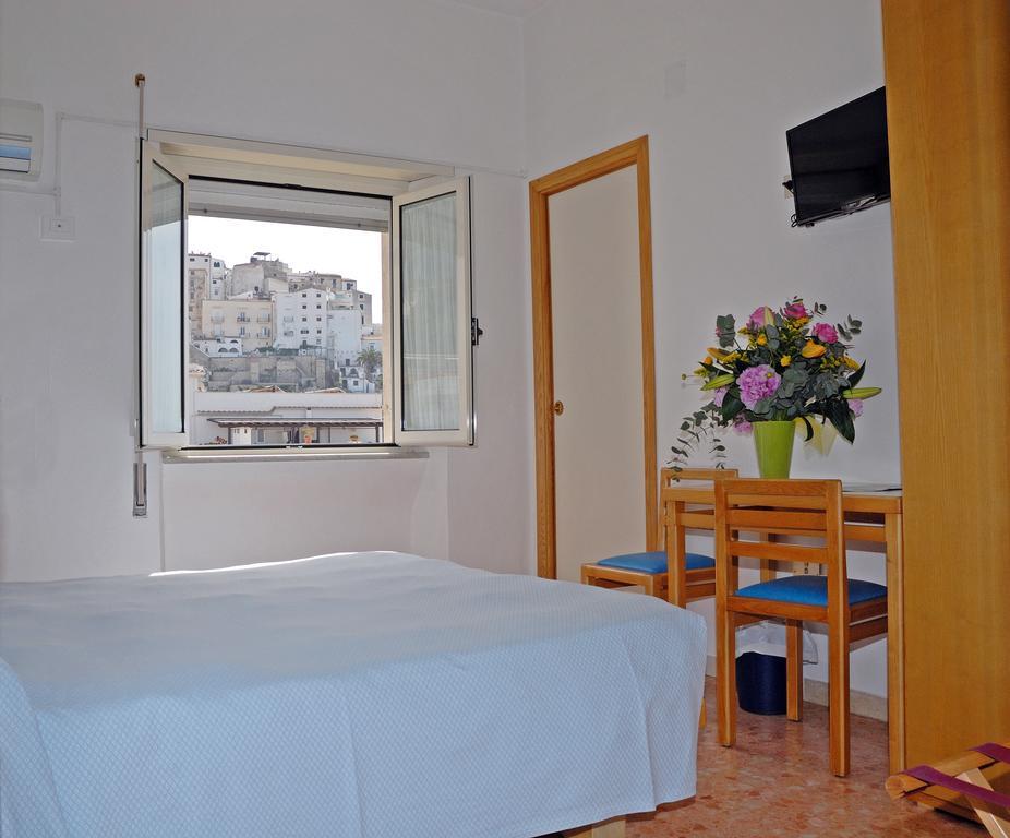 Camera Matrimoniale/Doppia con Letti Singoli con Vista Città
