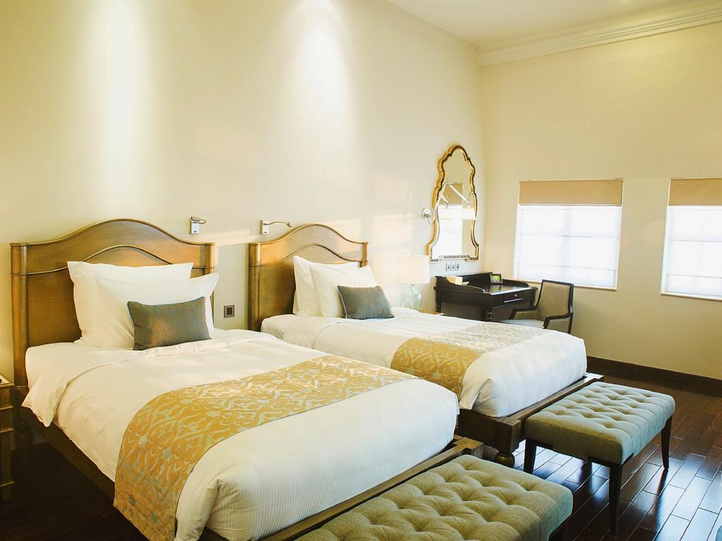Sanctuary River Room