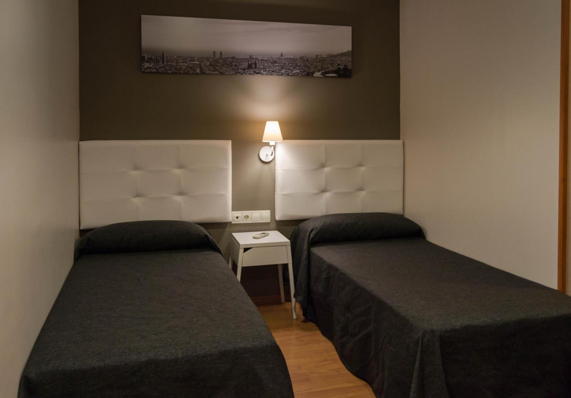 Quarto Twin Standard com Sofá