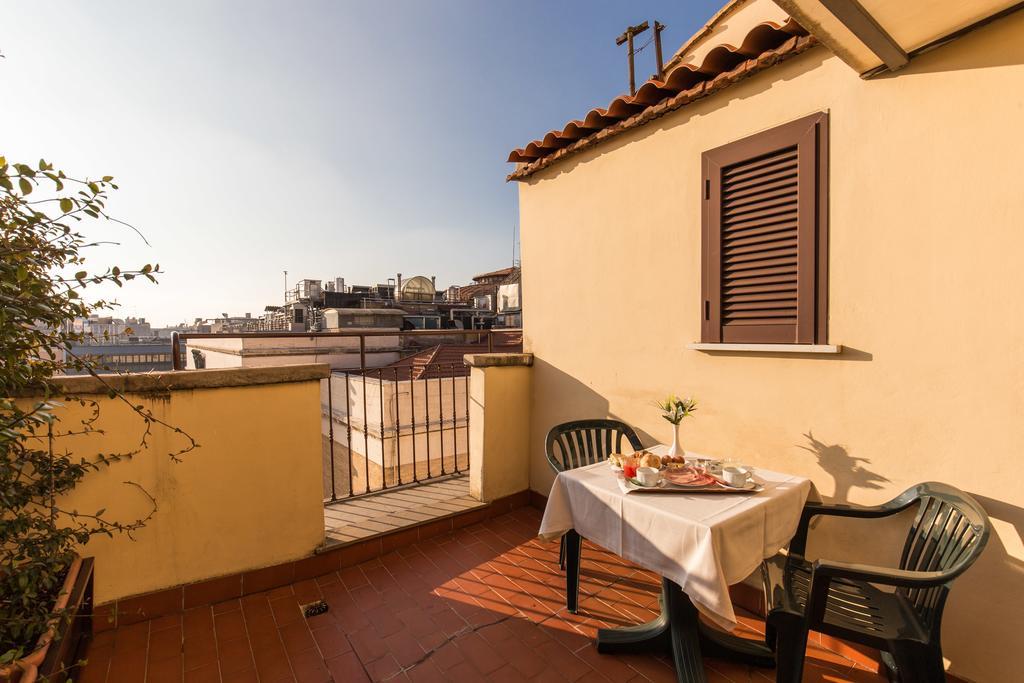 Doppel-/Zweibettzimmer mit Balkon