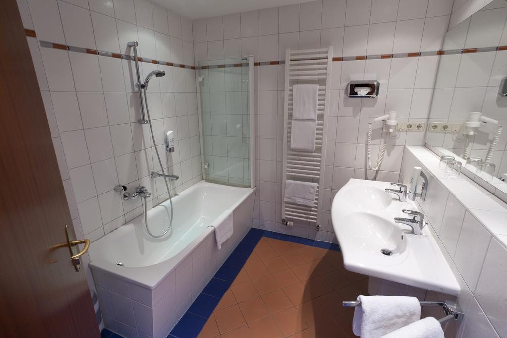 Deluxe Doppelzimmer mit seitlichem Meerblick