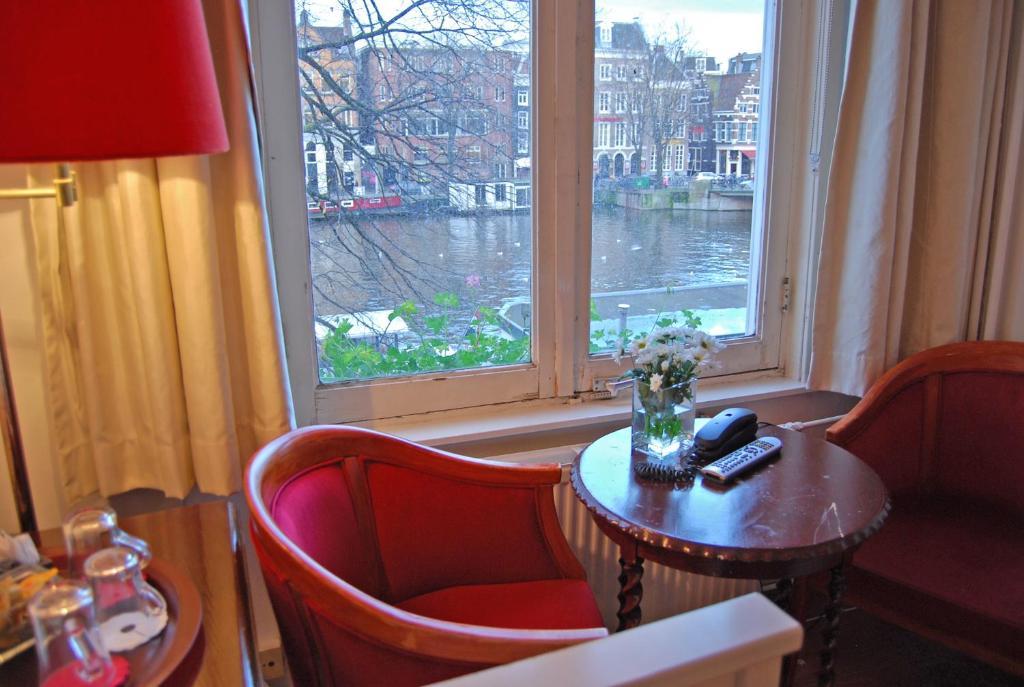 Dreibettzimmer mit Kanalblick