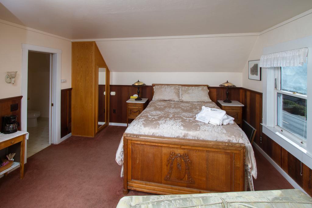 Queen Room with Sea View - Not Pet Friendly