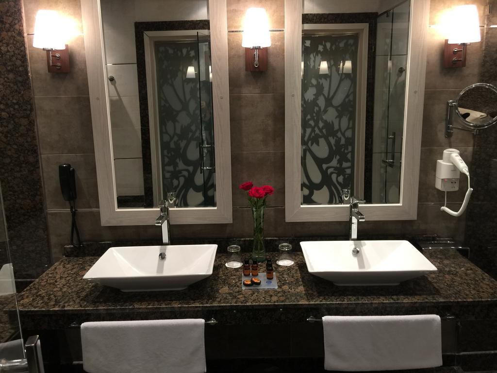 Suite Exécutive avec Vue sur Piscine