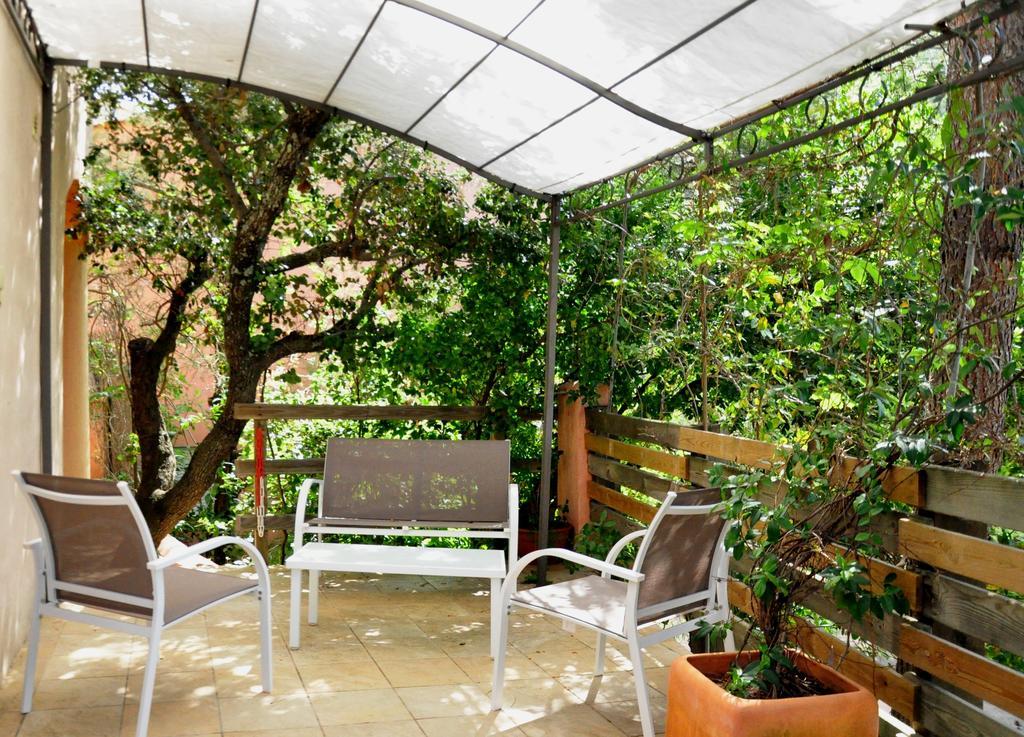 Chambre Double Confort avec Baignoire Spa et Vue sur Jardin