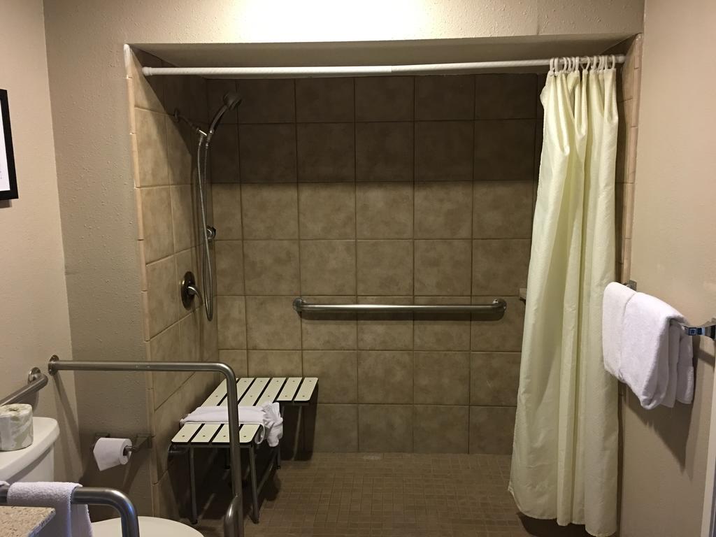 Queen Room with Mobility/Hearing Access - Non-Smoking