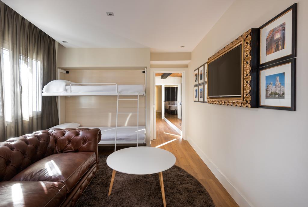 Suite with Terrace and Jacuzzi®,693092946:JPEG