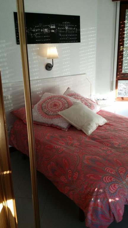 Queen Room with Shared Bathroom,228305102:JPEG
