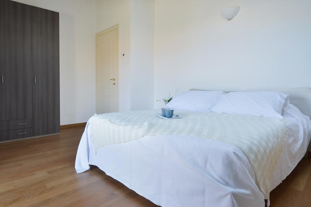 Doppel-/Zweibettzimmer mit Balkon
