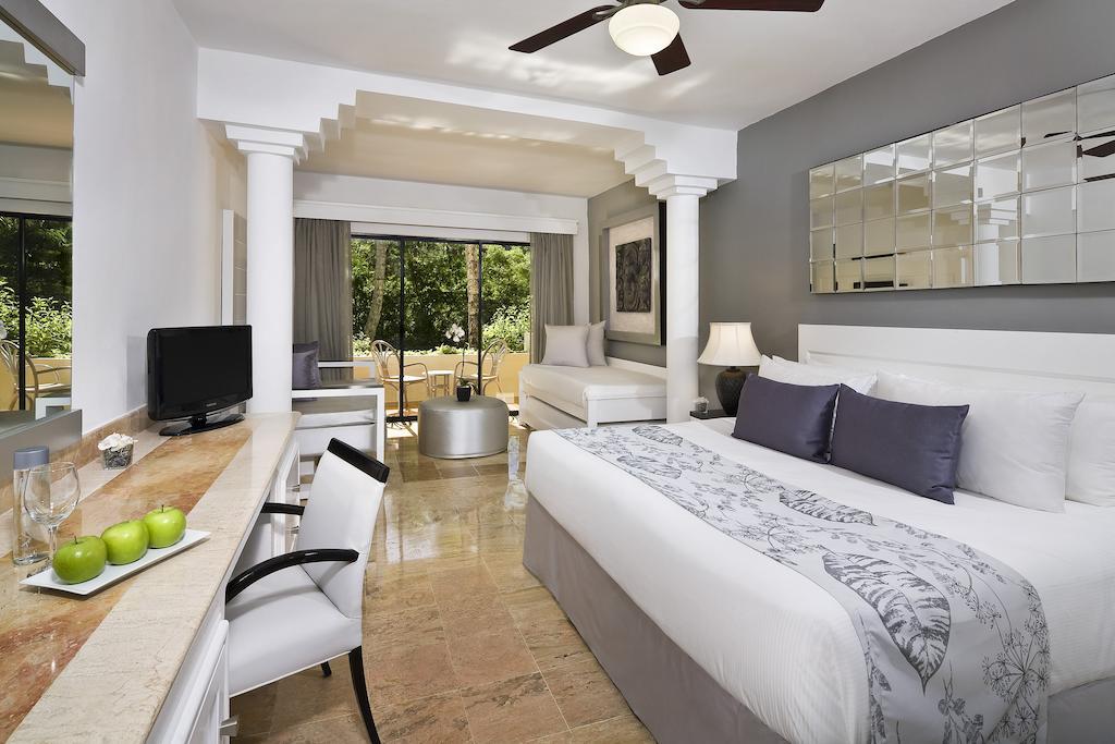 Junior Family Suite (2 Adults + 2 Children)