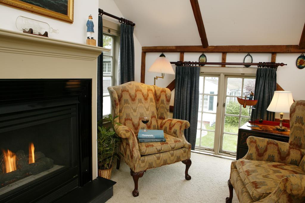 Deluxe King Room with Fireplace - Carriage (Wild Pigeon)