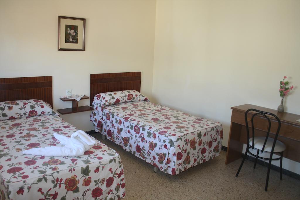 Chambre Lits Jumeaux avec Salle de Bains Commune et Terrasse
