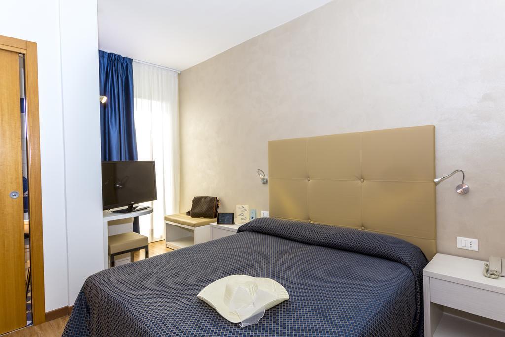 Superior Double Room with Partial Sea View,710801116:JPEG