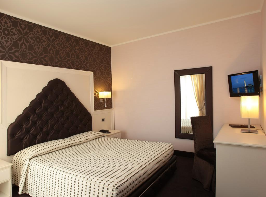 Junior Suite mit seitlichem Meerblick (2 Erwachsene)