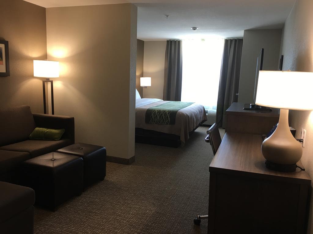 King Suite - Accessible/Non-Smoking