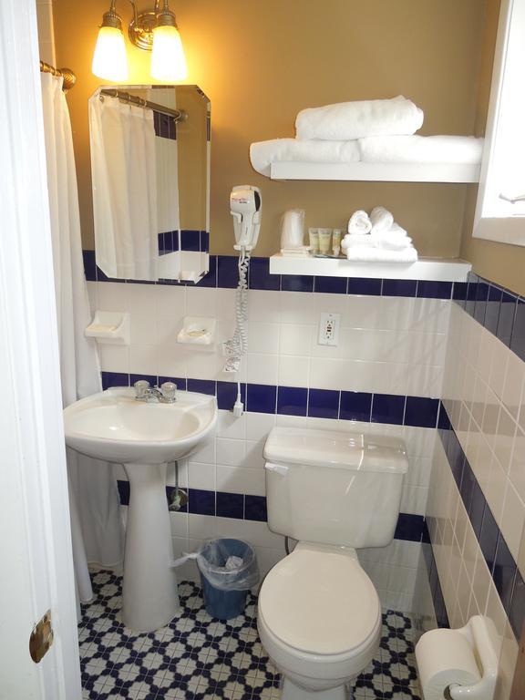 Queen Room with One Queen Bed