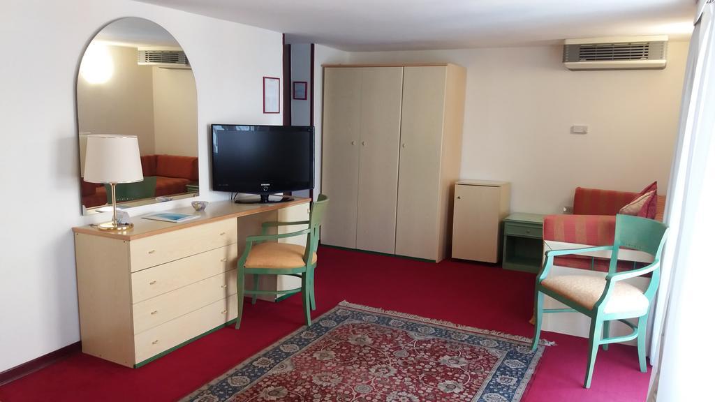 Junior Suite mit seitlichem Meerblick