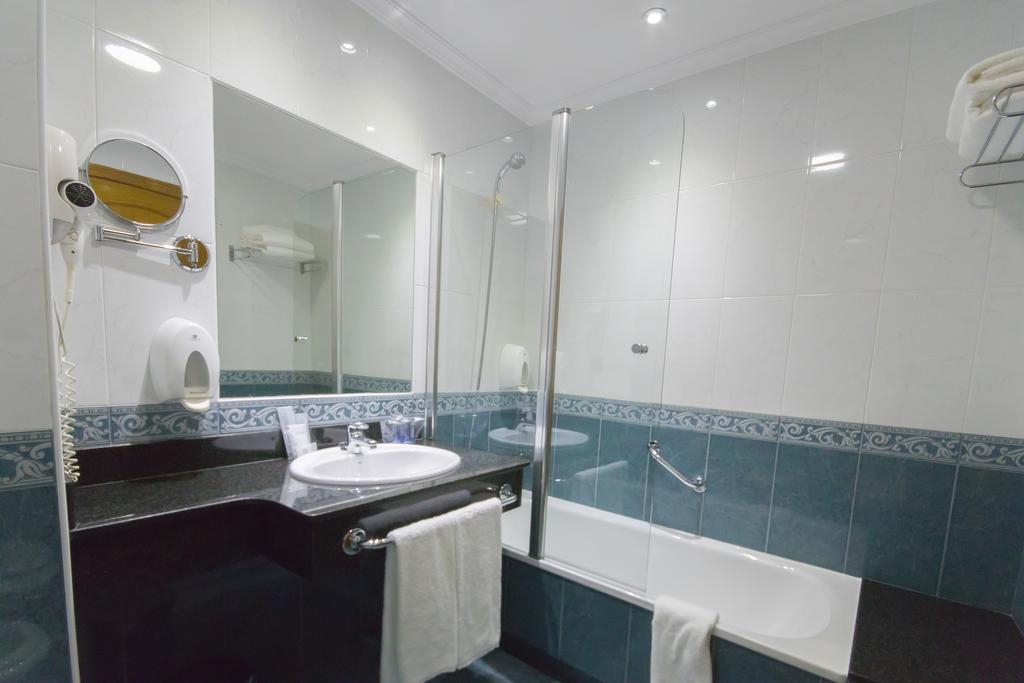 Quarto Twin com Vista Mar e Acesso ao Spa (1 ou 2 Camas)