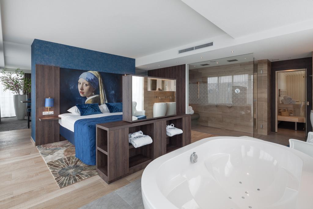 Suite with Sauna,1606542298:JPEG