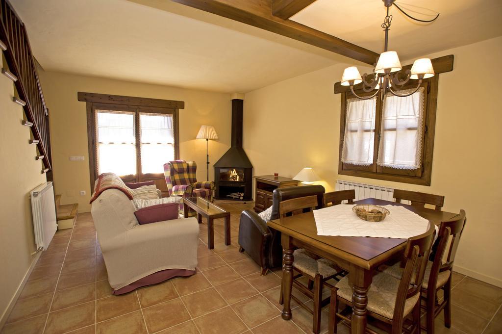 Three-Bedroom Townhouse,258131189:JPEG