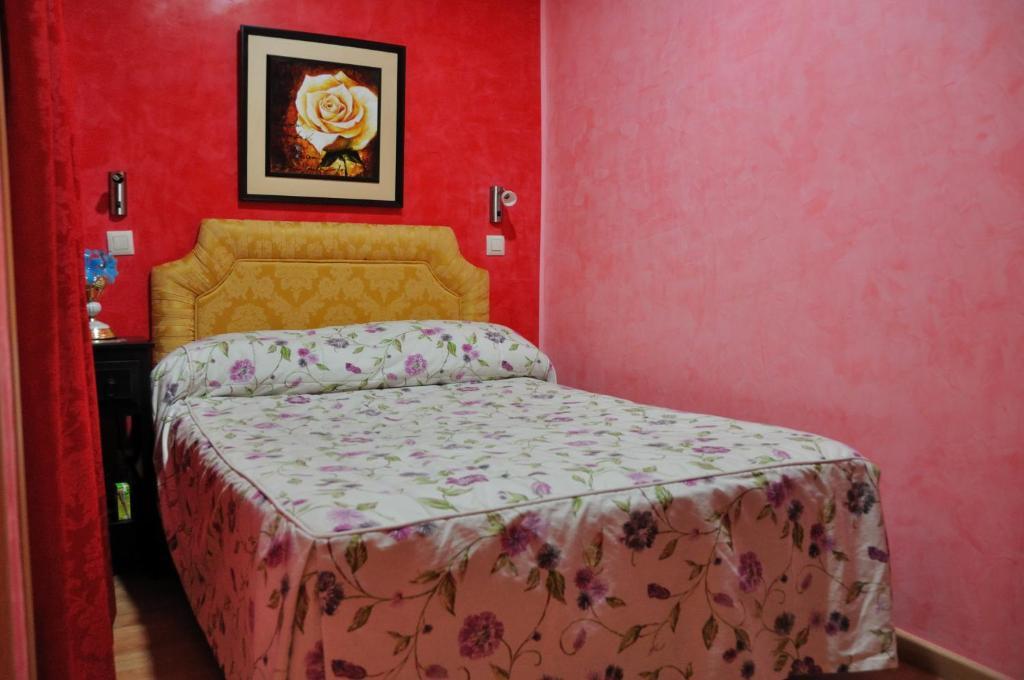 Kamer met Queensize Bed en Uitzicht op het Zwembad