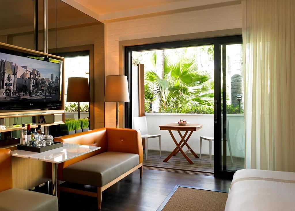 Cabana com Vista para a Piscina e Varanda
