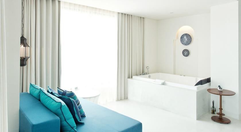 Suite aan de Oceaan Bubbelbad in Slaapkamer