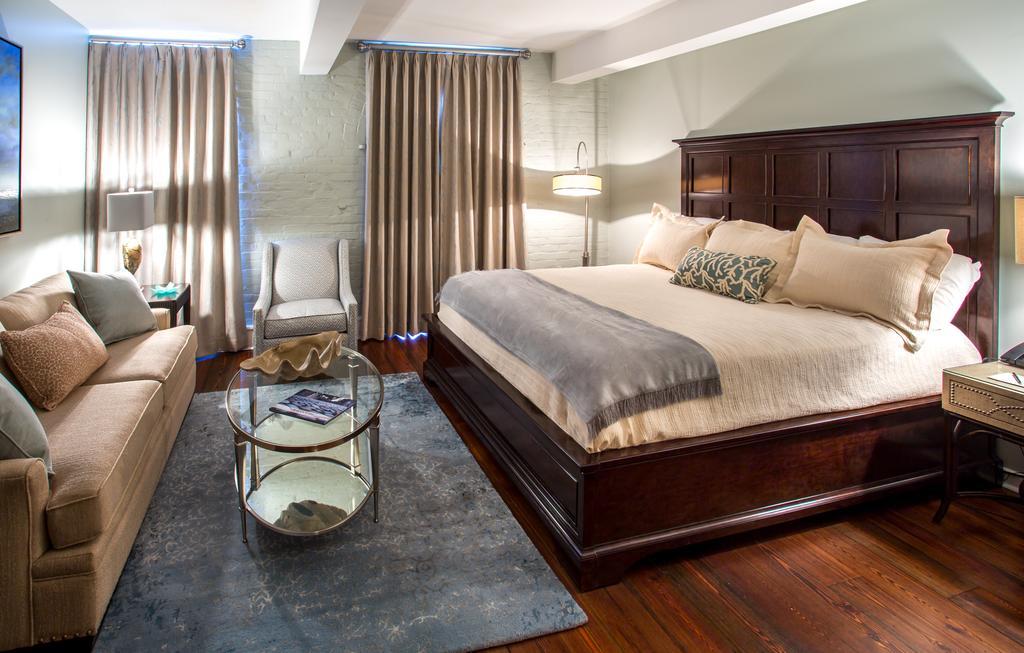 Suite mit 1 Schlafzimmer mit Kingsize-Bett und Straßenblick - nur über Treppen zugänglich