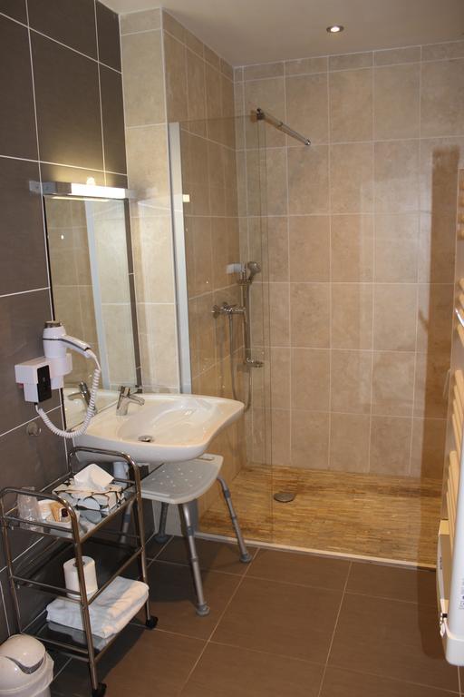 Chambre Double Standard – Accessible aux Personnes à Mobilité Réduite