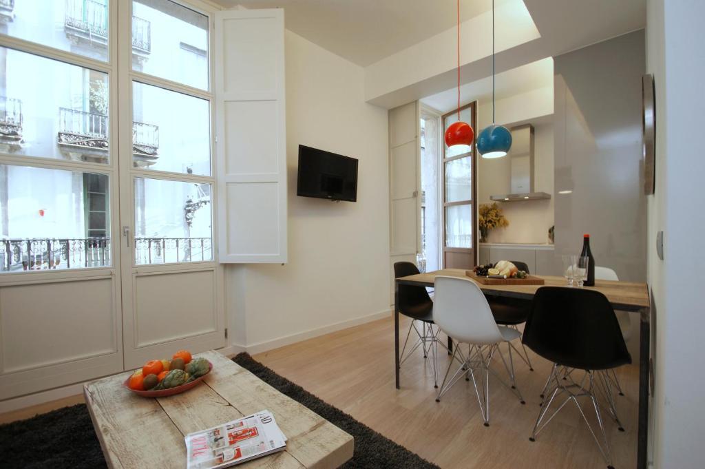 Queen Room with One Bed – Disability Access – Non-Smoking